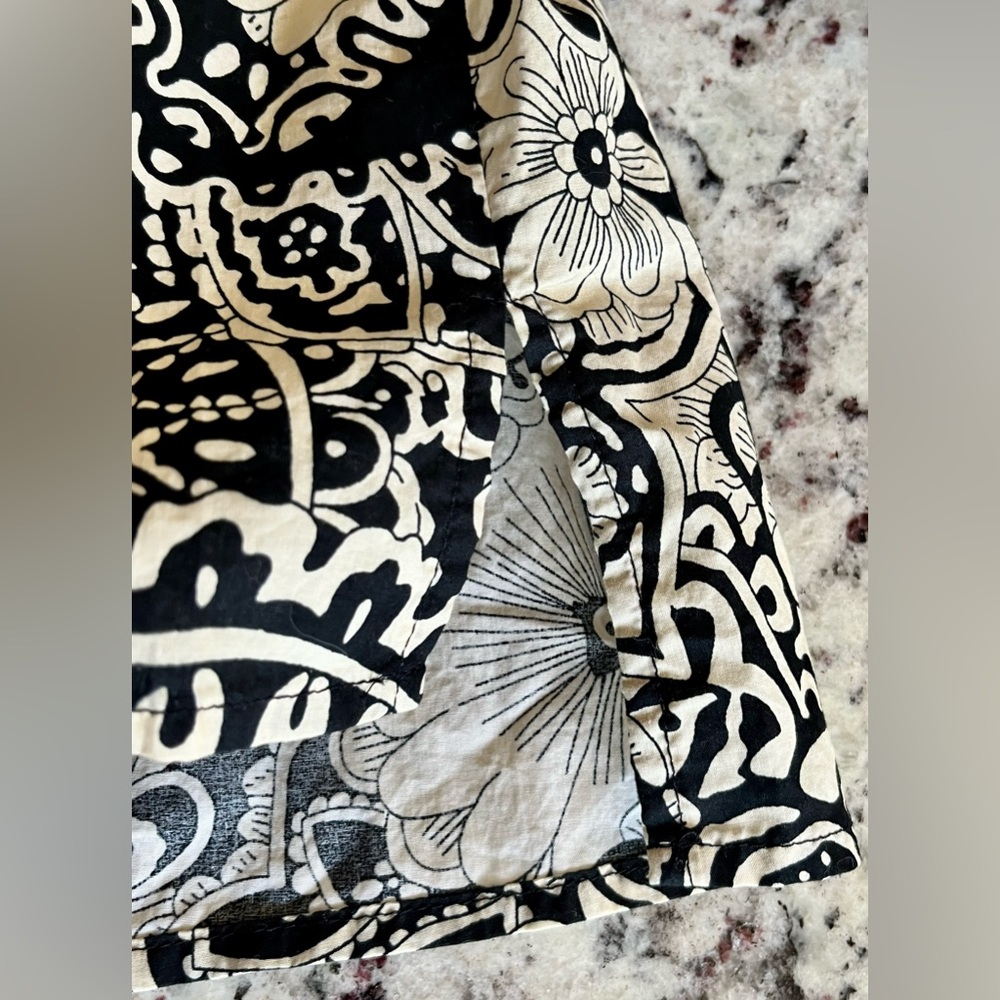 Umgee Monochrome Floral Top - Picture 6 of 14